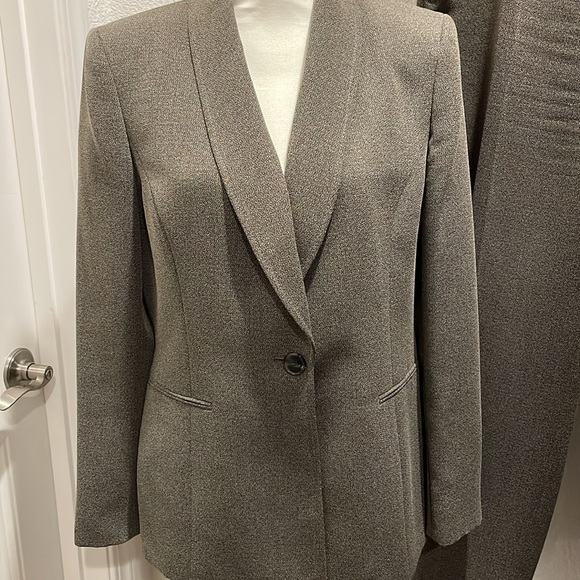 Kasper suit jacket. The jacket is lined, olive black fabric. - Picture 2 of 6